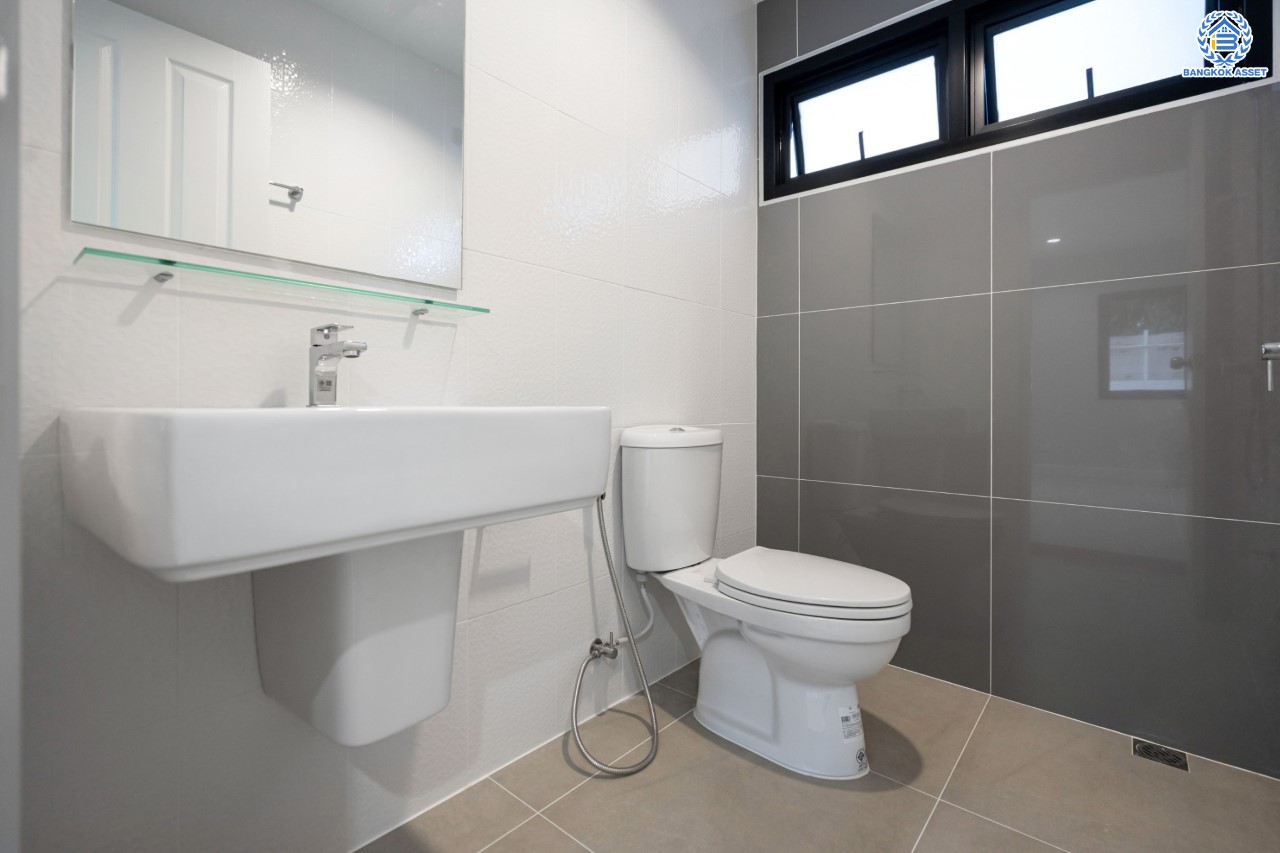 บ้านมือสองตกแต่งใหม่ ม.มณียา รัตนาธิเบศร์-ท่าอิฐ แบรนด์ Property Perfect หลังใหญ่ เนื้อที่ 61.6 ตร.ว. ฟังก์ชันครบ! 4 ห้องนอน 2 ห้องน้ำ 2 ที่จอดรถ บนทำเลที่ดีที่สุด! เชื่อมต่อถ.รัตนาธิเบศร์ และถ.ราชพฤกษ์ ใจกลาง 2 เซ็นทรัลฯ ใกล้ MRT "สถานีบางรักน้อยท่าอิฐ"